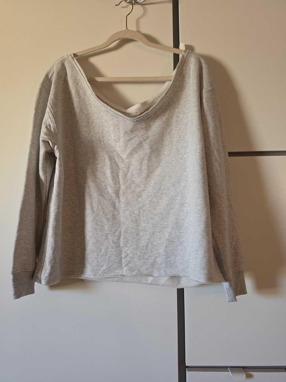 Universal Thread Women's Oversized V-Neck/Off-the-Shoulder Pullover Sweatshirt